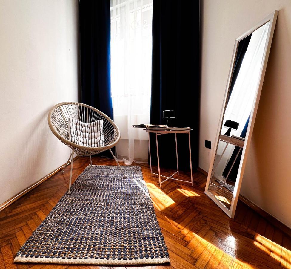 Insta-Apt Old Town Central Park Renovated Belgrado Buitenkant foto
